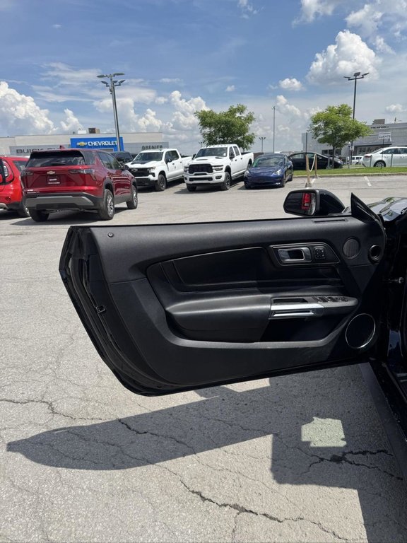 2020 Ford Mustang GT Premium Convertible Bas Kilométrage in Terrebonne, Quebec - 7 - w1024h768px