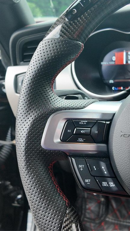 2022 Ford Mustang GT Premium in Terrebonne, Quebec - 12 - w1024h768px