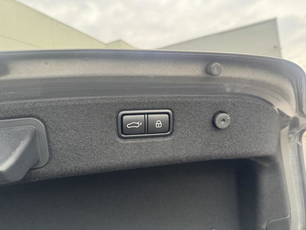 GENESIS G70 3.3T Sport Cuir Toit Ouvrant 2021 à Terrebonne, Québec - 17 - w1024h768px