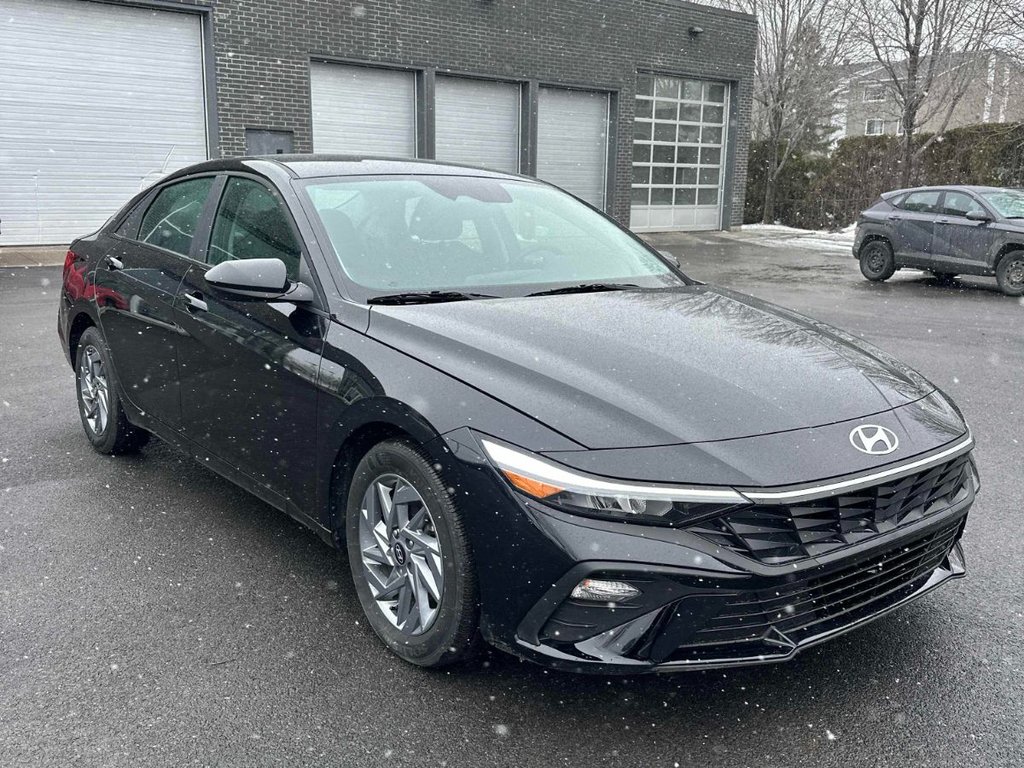 Hyundai Elantra Preferred 2025 à Terrebonne, Québec - 2 - w1024h768px