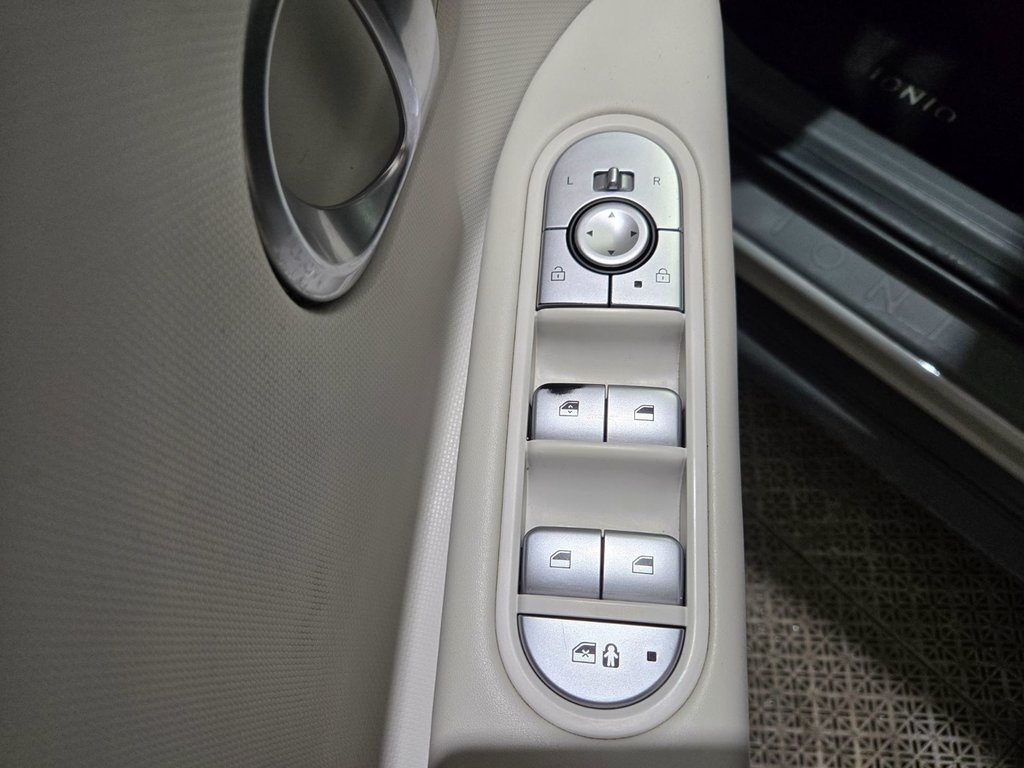 2022 Hyundai Ioniq 5 Preferred AWD Navigation in Terrebonne, Quebec - 8 - w1024h768px