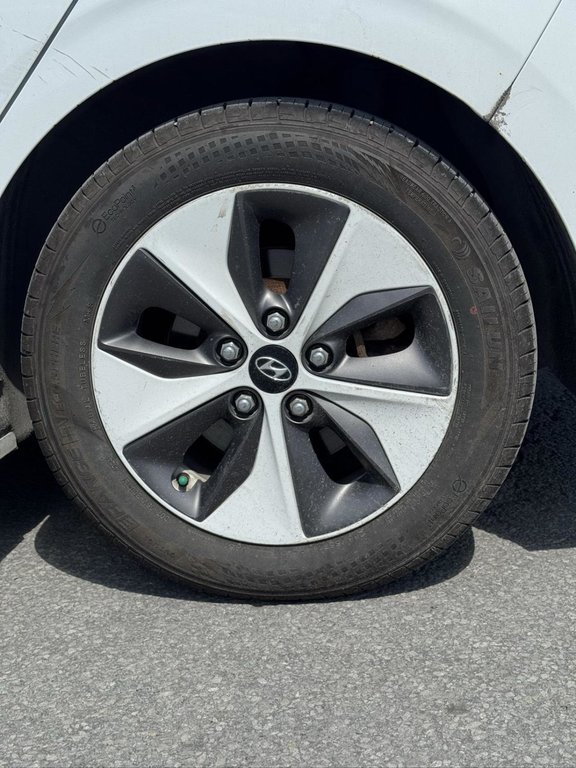 2019 Hyundai Ioniq Electric Preferred Navigation in Terrebonne, Quebec - 16 - w1024h768px