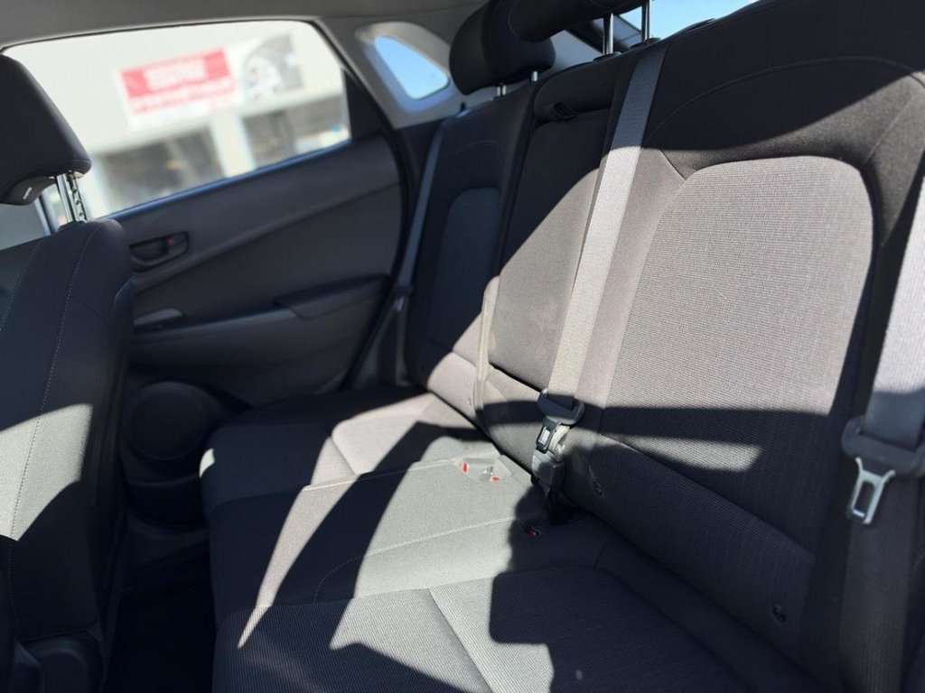 2023 Hyundai Kona Essential AWD Bas Kilométrage in Terrebonne, Quebec - 19 - w1024h768px