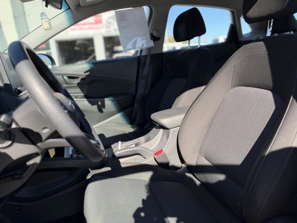 2023 Hyundai Kona Essential AWD Bas Kilométrage in Terrebonne, Quebec - 8 - w1024h768px