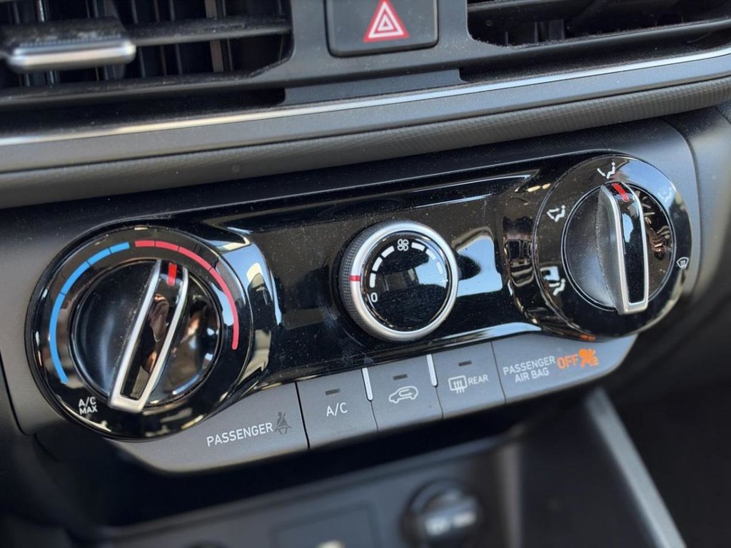 2023 Hyundai Kona Essential AWD Bas Kilométrage in Terrebonne, Quebec - 15 - w1024h768px