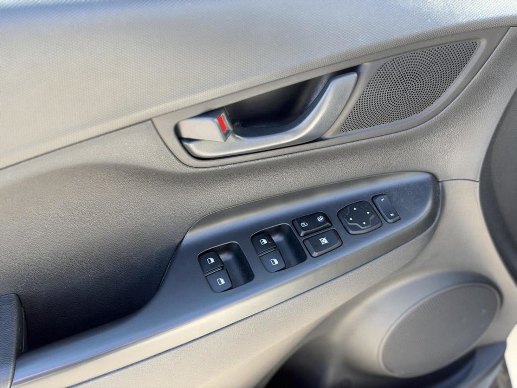 2023 Hyundai Kona Essential AWD Bas Kilométrage in Terrebonne, Quebec - 7 - w1024h768px