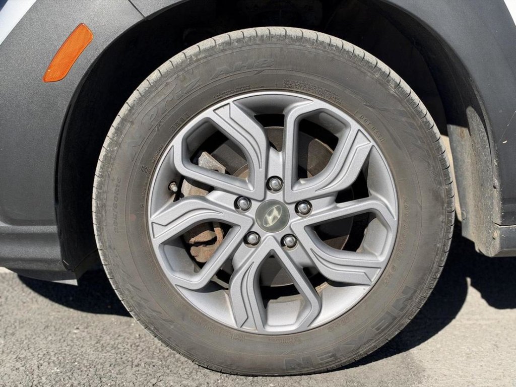 2023 Hyundai Kona Essential AWD Bas Kilométrage in Terrebonne, Quebec - 21 - w1024h768px