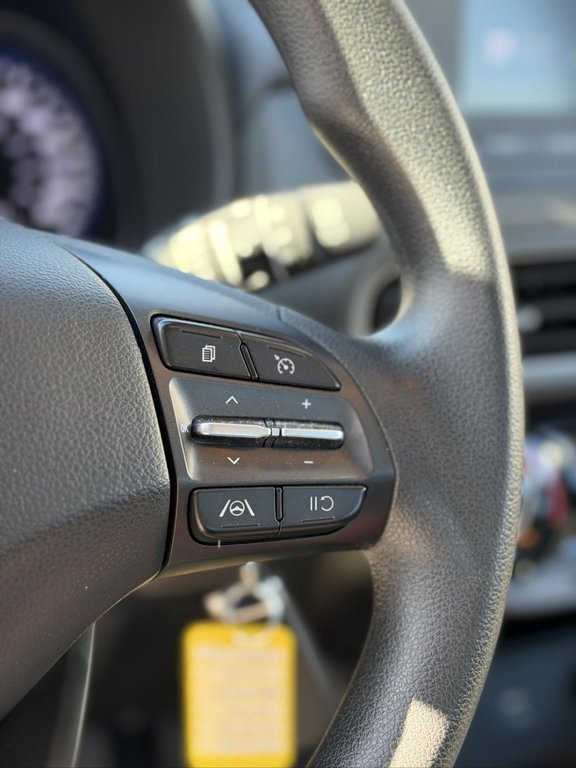 2023 Hyundai Kona Essential AWD Bas Kilométrage in Terrebonne, Quebec - 11 - w1024h768px