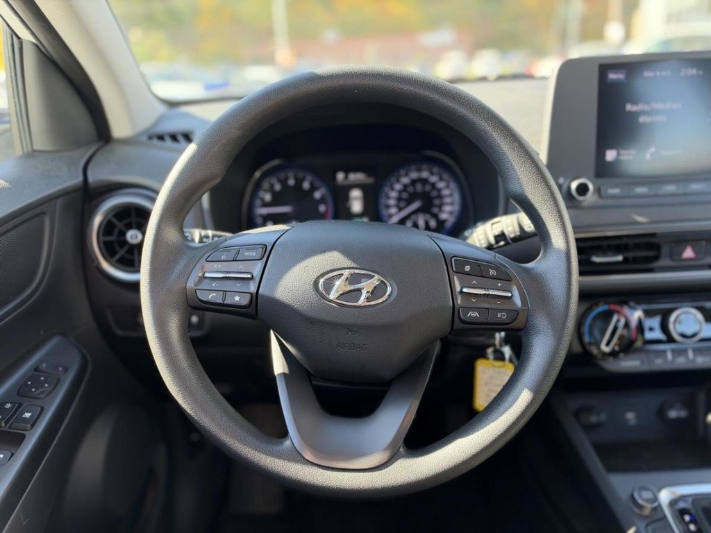 2023 Hyundai Kona Essential AWD Bas Kilométrage in Terrebonne, Quebec - 17 - w1024h768px