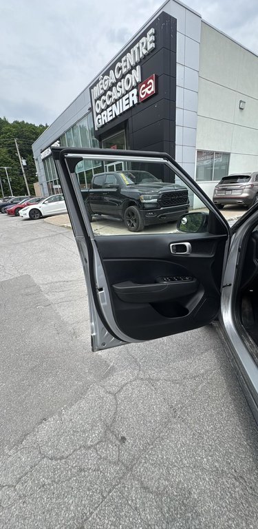 Hyundai Venue Essential Caméra De Recul Bas Kilométrage 2023 à Terrebonne, Québec - 7 - w1024h768px