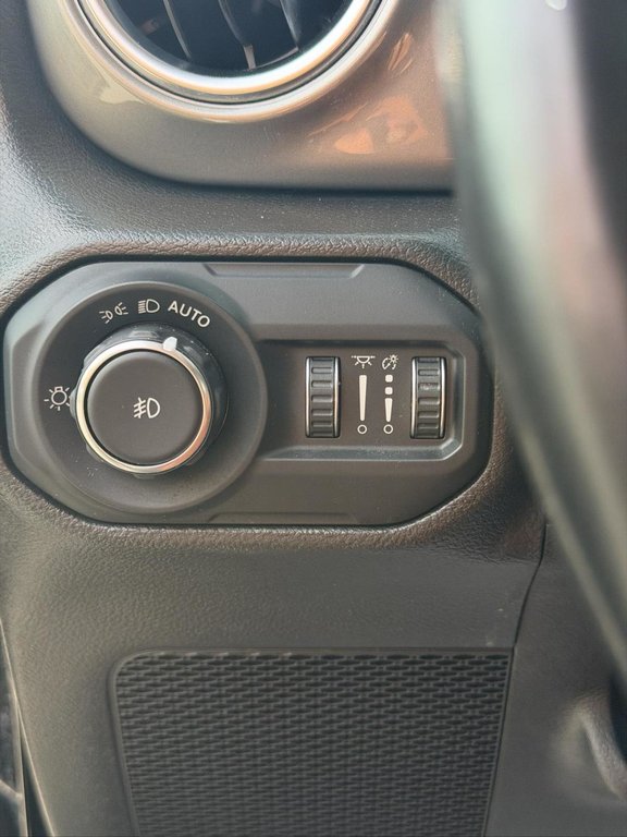 2021 Jeep Wrangler Unlimited Sahara in Terrebonne, Quebec - 9 - w1024h768px