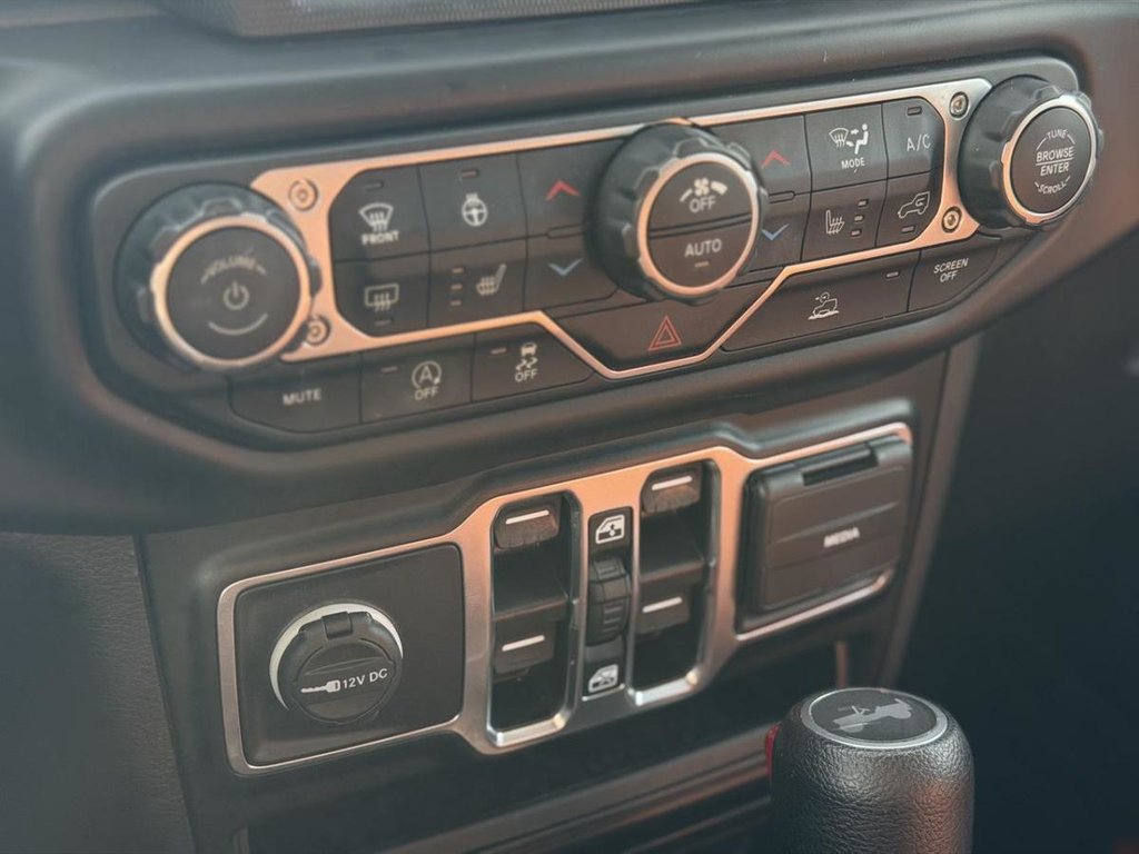2021 Jeep Wrangler Unlimited Sahara in Terrebonne, Quebec - 15 - w1024h768px