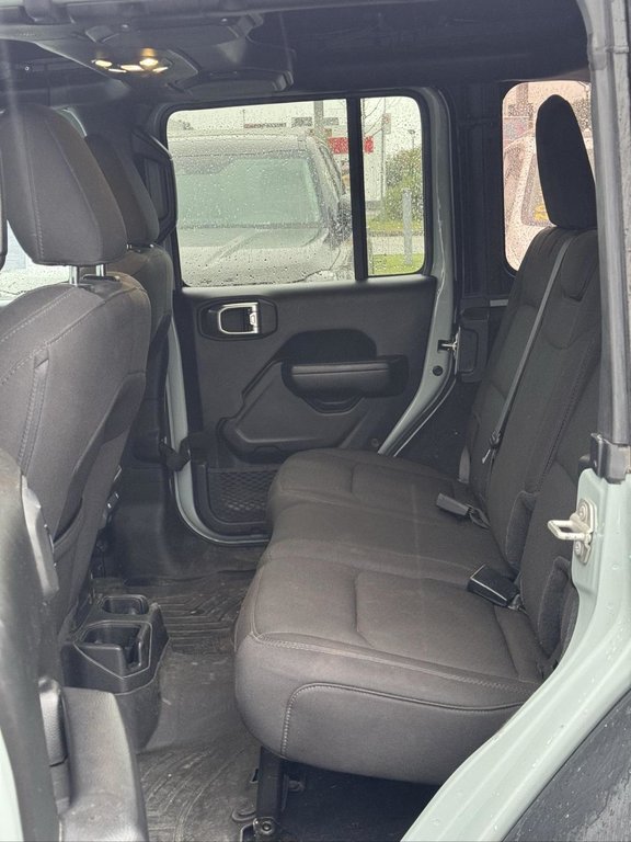 Jeep Wrangler Sport S 2 Toit Bas Kilométrage 2023 à Terrebonne, Québec - 9 - w1024h768px