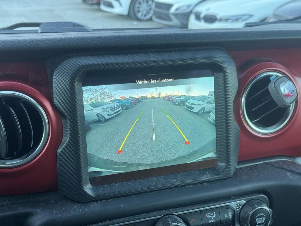 2023 Jeep Wrangler Rubicon V6 2 Toit Bas Kilométrage in Terrebonne, Quebec - 13 - w1024h768px