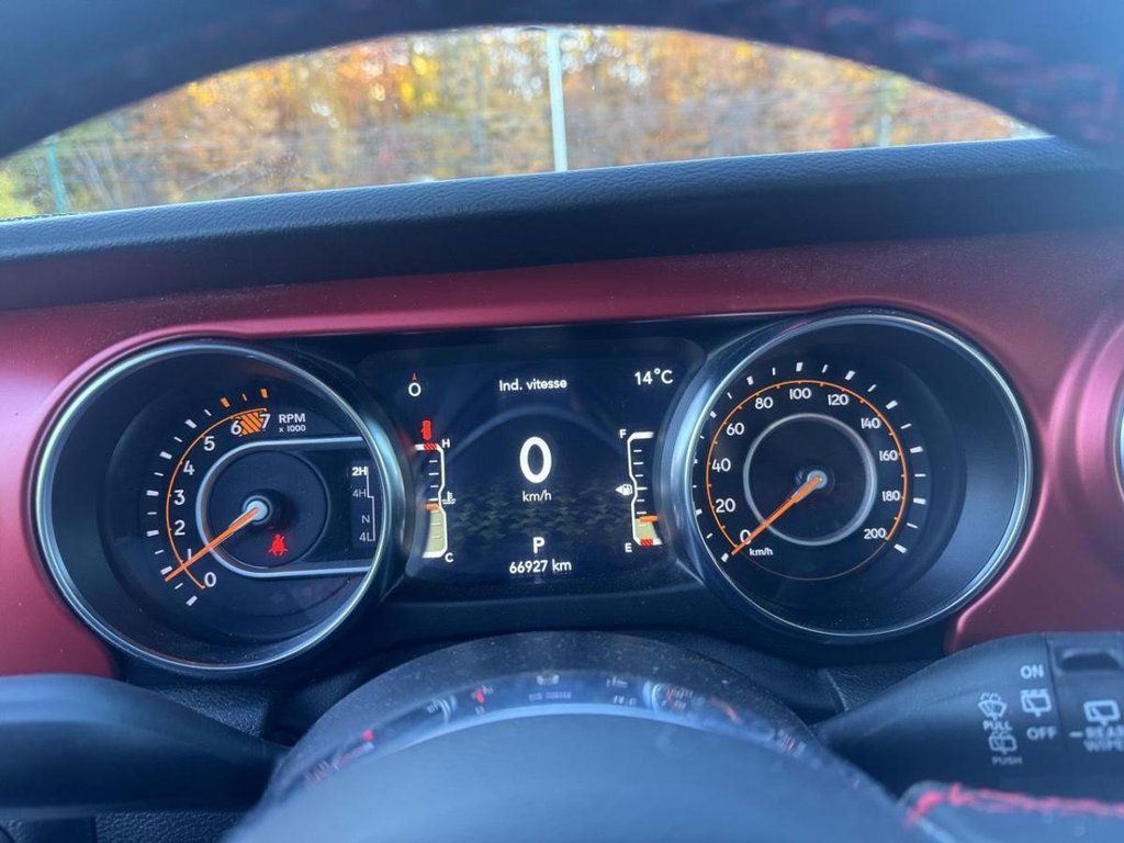 2023 Jeep Wrangler Rubicon V6 2 Toit Bas Kilométrage in Terrebonne, Quebec - 11 - w1024h768px