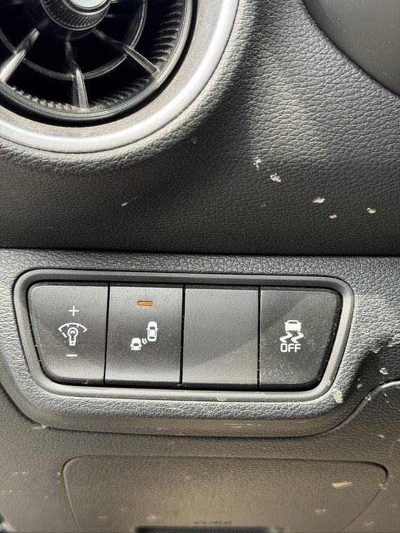 2022 Kia Forte GT Limited in Terrebonne, Quebec - 12 - w1024h768px