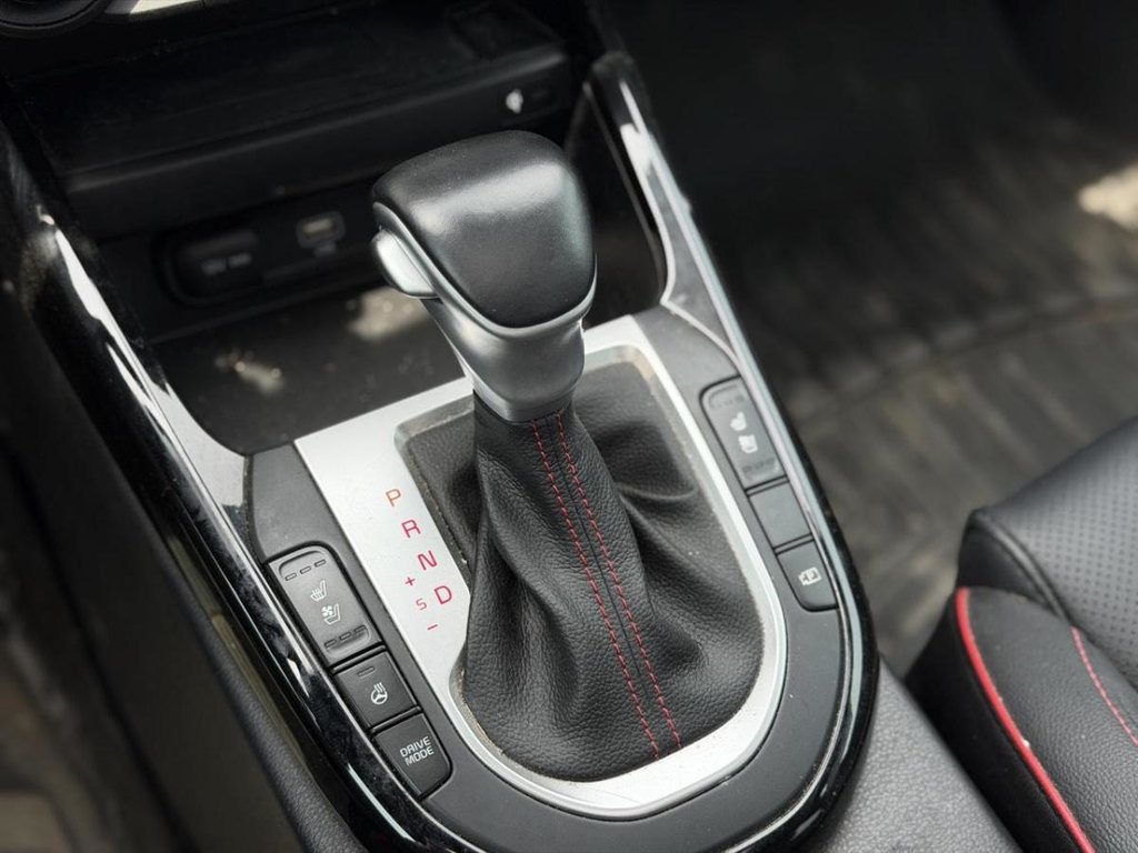 2022 Kia Forte GT Limited in Terrebonne, Quebec - 19 - w1024h768px