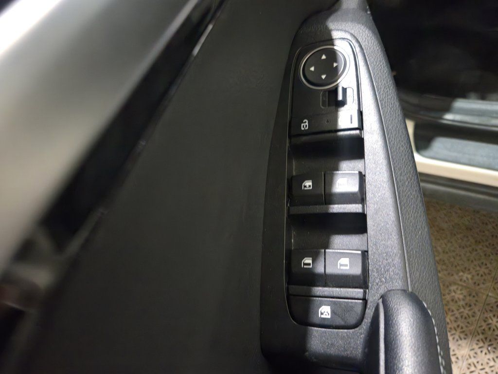 Kia Seltos EX AWD Cuir Toit Ouvrant Bas Kilométrage 2021 à Terrebonne, Québec - 8 - w1024h768px