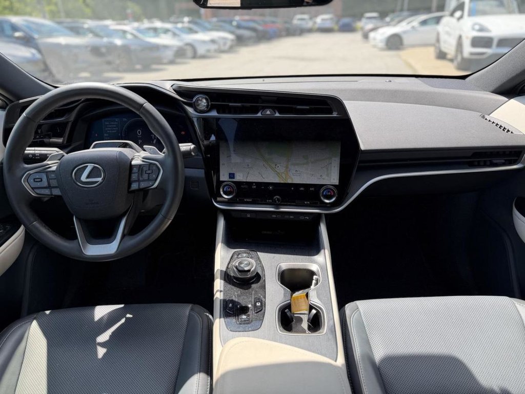 Lexus RZ RZ 450e Luxe Bas Kilométrage AWD 2023 à Terrebonne, Québec - 19 - w1024h768px