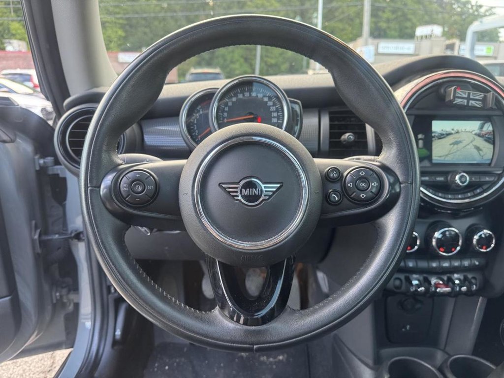 MINI 3 Door Cooper Cuir Toit Panoramique Bas Kilo 2021 à Terrebonne, Québec - 9 - w1024h768px