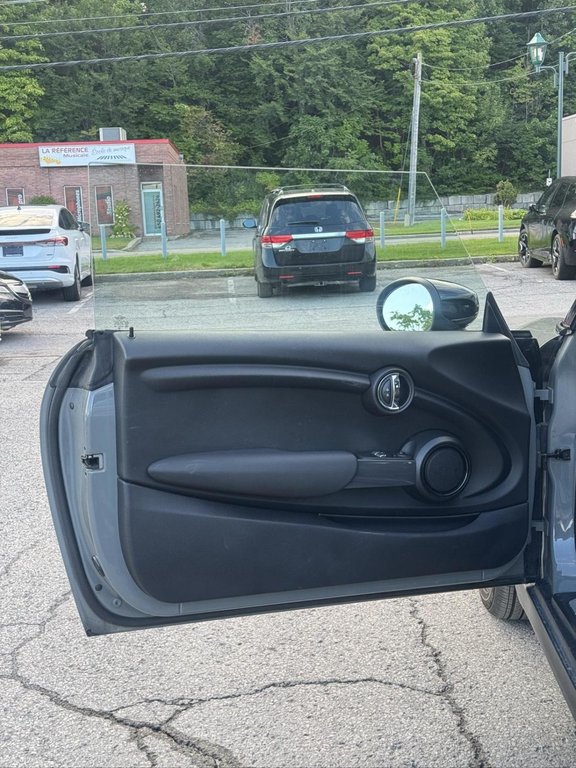 MINI 3 Door Cooper Cuir Toit Panoramique Bas Kilo 2021 à Terrebonne, Québec - 7 - w1024h768px