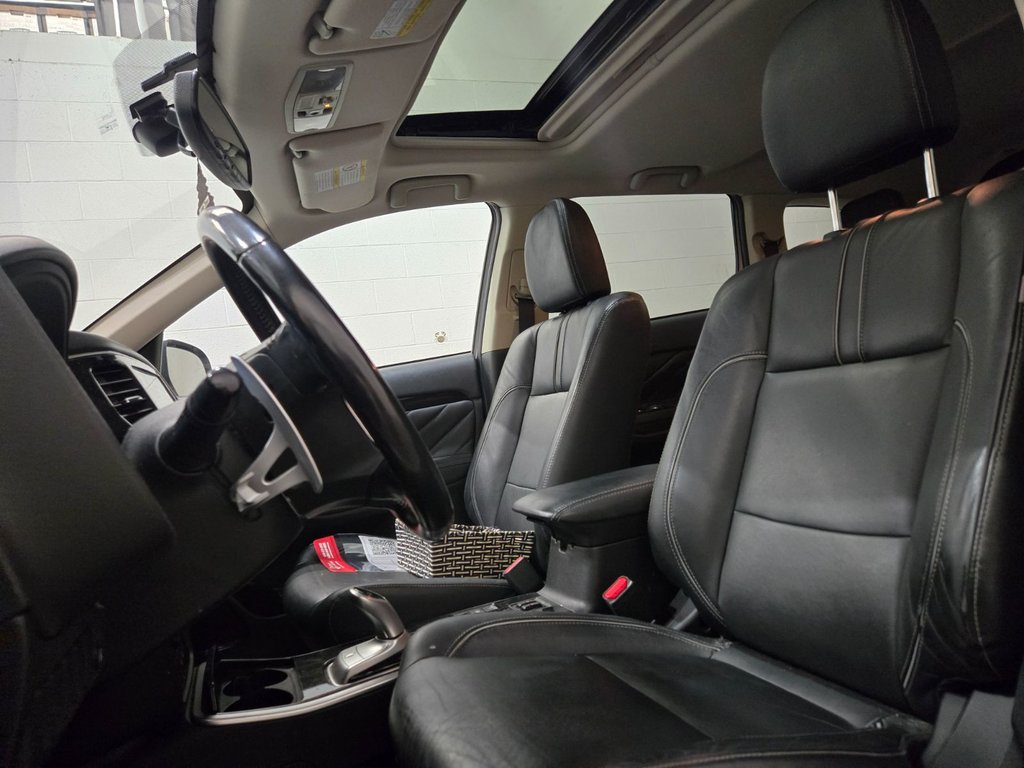 2018 Mitsubishi OUTLANDER PHEV SE Cuir Toit Ouvrant AWD in Terrebonne, Quebec - 19 - w1024h768px