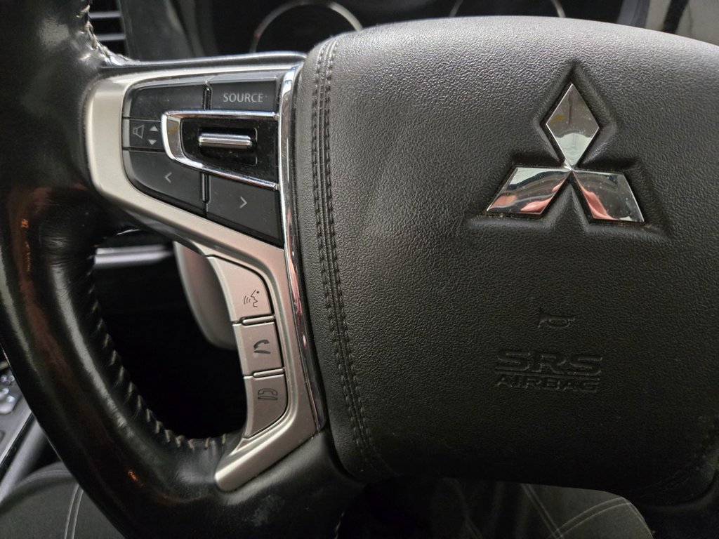 2018 Mitsubishi OUTLANDER PHEV SE Cuir Toit Ouvrant AWD in Terrebonne, Quebec - 10 - w1024h768px
