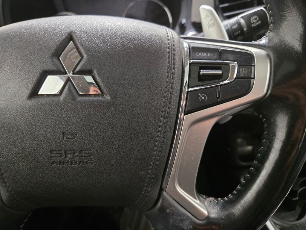 2018 Mitsubishi OUTLANDER PHEV SE Cuir Toit Ouvrant AWD in Terrebonne, Quebec - 11 - w1024h768px