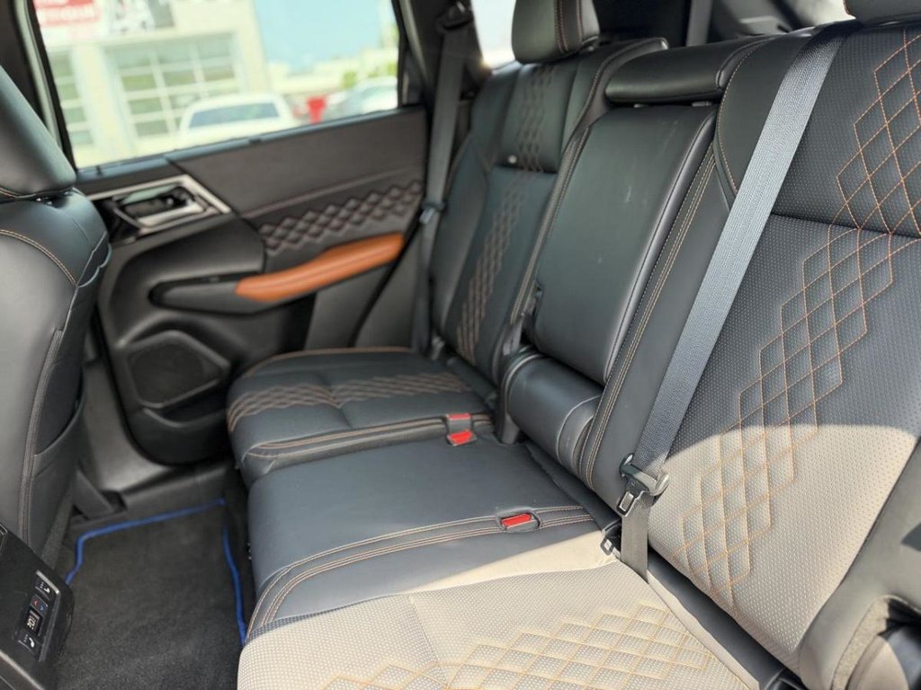 2023 Mitsubishi Outlander PHEV GT in Terrebonne, Quebec - 19 - w1024h768px