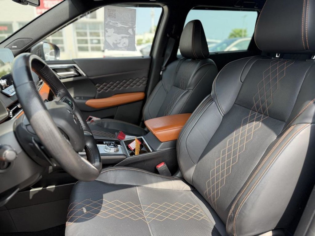 2023 Mitsubishi Outlander PHEV GT in Terrebonne, Quebec - 9 - w1024h768px