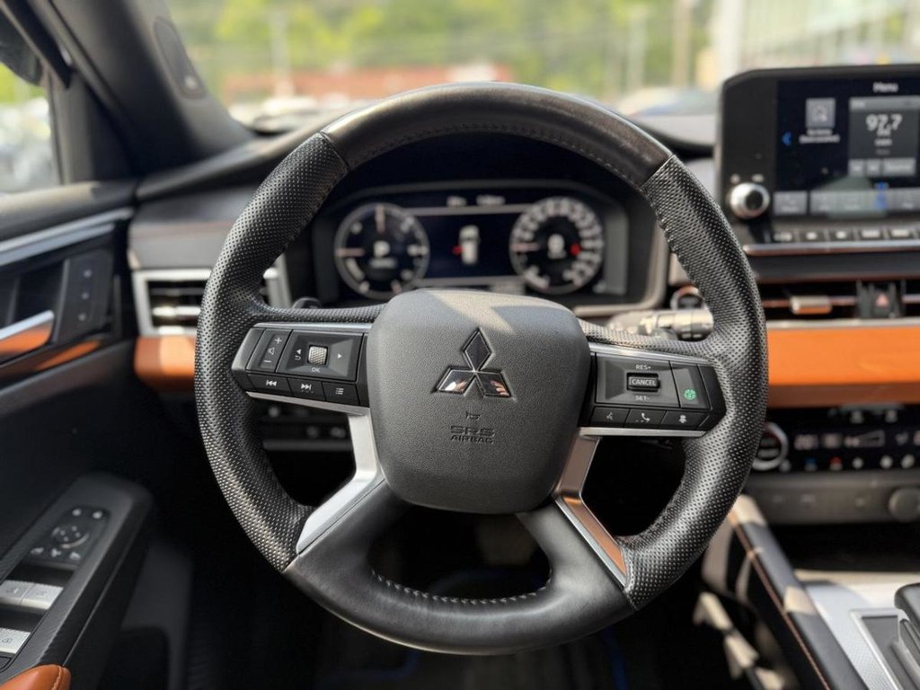 2023 Mitsubishi Outlander PHEV GT in Terrebonne, Quebec - 17 - w1024h768px