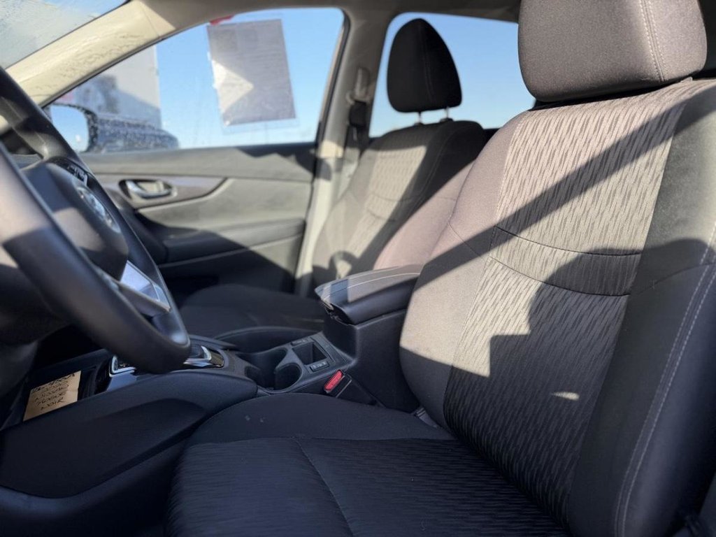 Nissan Rogue SV AWD Bas Kilométrage 2020 à Terrebonne, Québec - 9 - w1024h768px