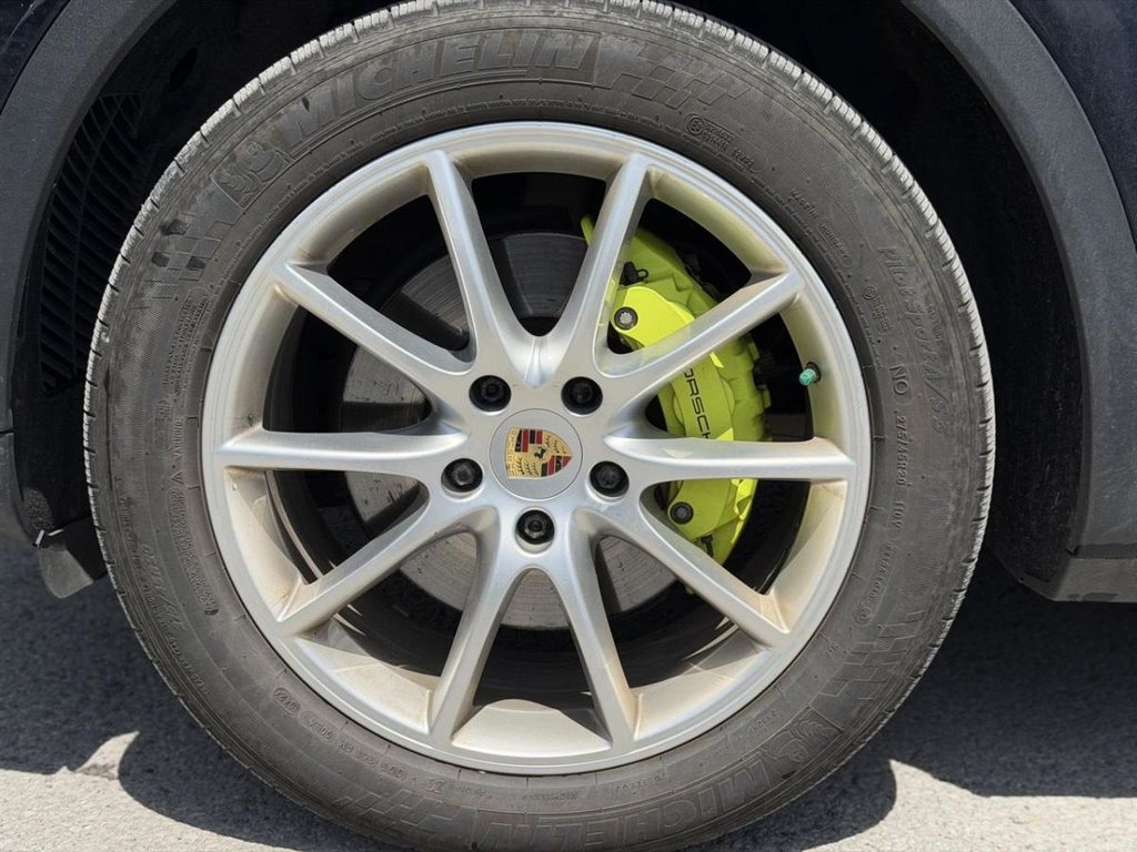 2019 Porsche Cayenne E-Hybrid Toit Panoramique Cuir in Terrebonne, Quebec - 25 - w1024h768px