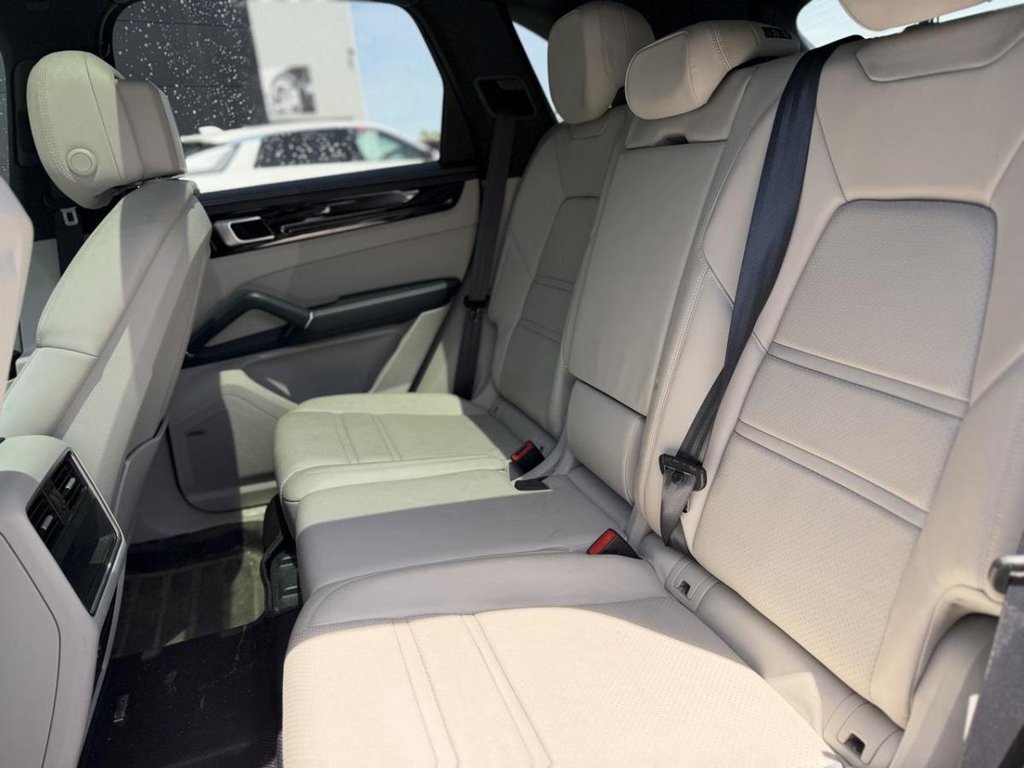 2019 Porsche Cayenne E-Hybrid Toit Panoramique Cuir in Terrebonne, Quebec - 22 - w1024h768px
