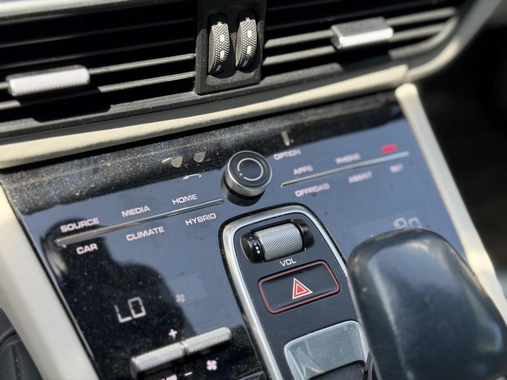 2019 Porsche Cayenne E-Hybrid Toit Panoramique Cuir in Terrebonne, Quebec - 18 - w1024h768px