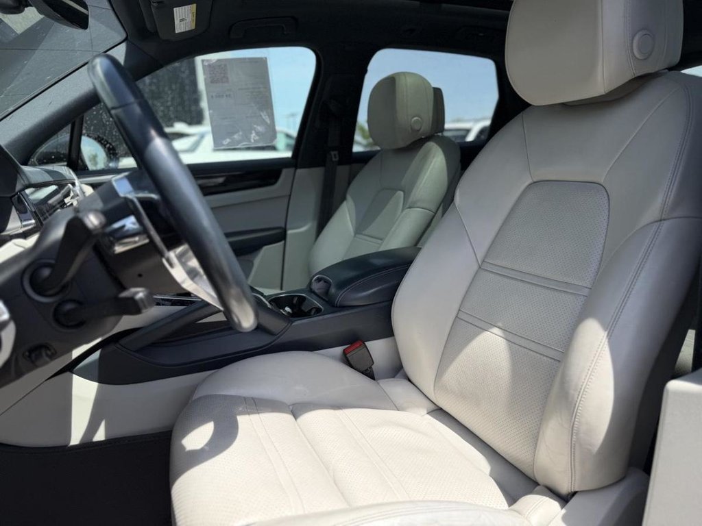 2019 Porsche Cayenne E-Hybrid Toit Panoramique Cuir in Terrebonne, Quebec - 9 - w1024h768px