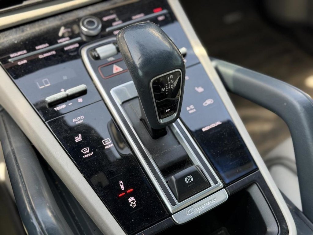 2019 Porsche Cayenne E-Hybrid Toit Panoramique Cuir in Terrebonne, Quebec - 19 - w1024h768px