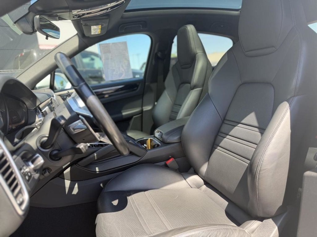 2021 Porsche Cayenne Coupe AWD Cuir Bas Kilométrage in Terrebonne, Quebec - 9 - w1024h768px