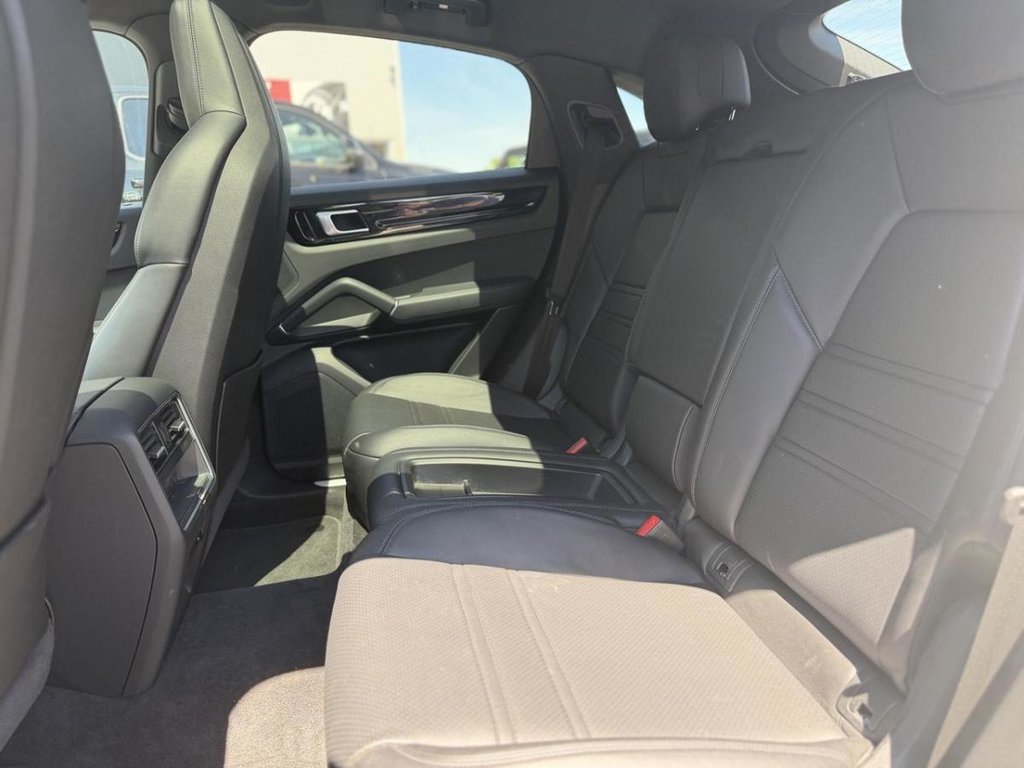 2021 Porsche Cayenne Coupe AWD Cuir Bas Kilométrage in Terrebonne, Quebec - 22 - w1024h768px