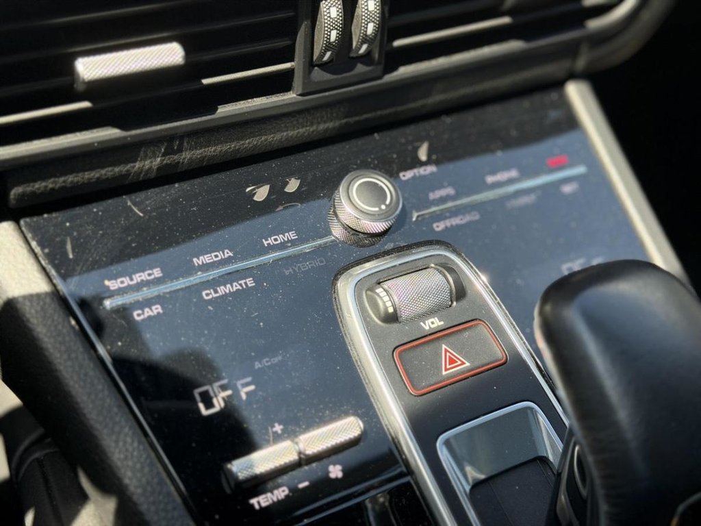 2021 Porsche Cayenne Coupe AWD Cuir Bas Kilométrage in Terrebonne, Quebec - 18 - w1024h768px
