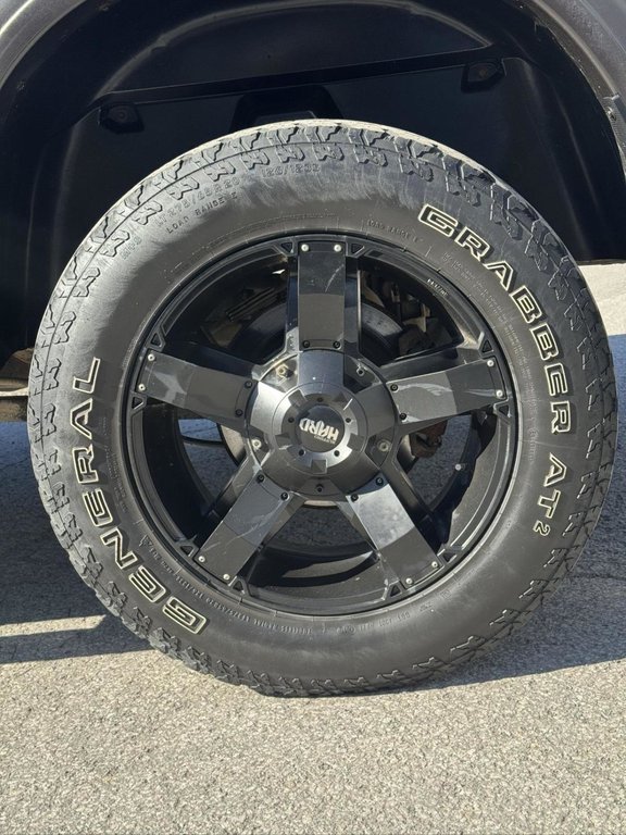 2017 Ram 1500 ST Crew Bas Kilométrage in Terrebonne, Quebec - 16 - w1024h768px