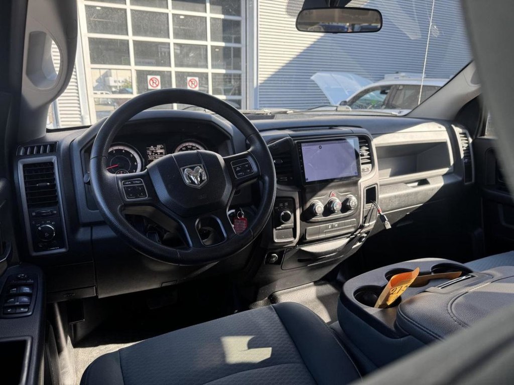 2017 Ram 1500 ST Crew Bas Kilométrage in Terrebonne, Quebec - 10 - w1024h768px