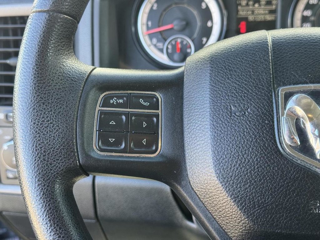 2017 Ram 1500 ST Crew Bas Kilométrage in Terrebonne, Quebec - 13 - w1024h768px