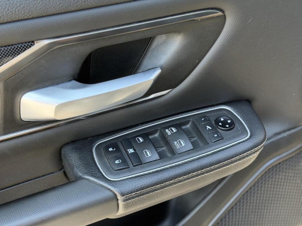2022 Ram 1500 Sport Écran 12 Pouce Harmon Kardon Crew in Terrebonne, Quebec - 7 - w1024h768px