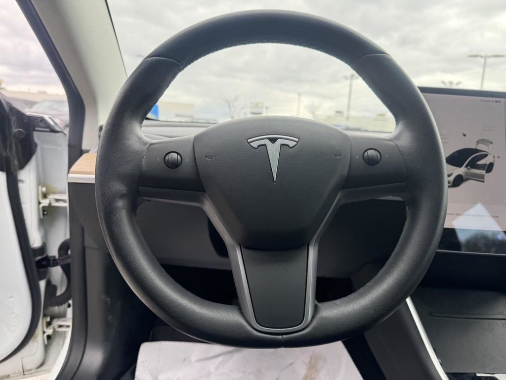 2020 Tesla Model 3 Standard Range Plus Bas Kilométrage in Terrebonne, Quebec - 11 - w1024h768px
