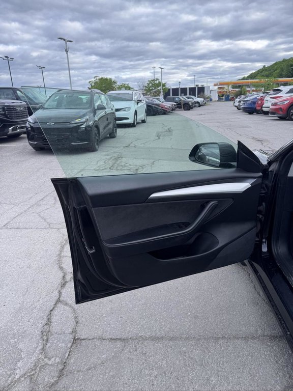 2021 Tesla Model 3 Cuir Blanc Toit Vitré in Terrebonne, Quebec - 7 - w1024h768px