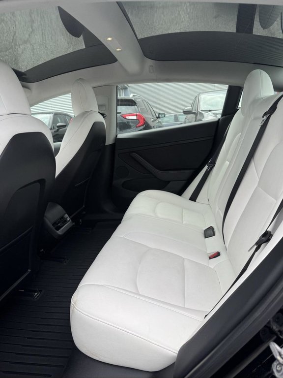 2021 Tesla Model 3 Cuir Blanc Toit Vitré in Terrebonne, Quebec - 9 - w1024h768px