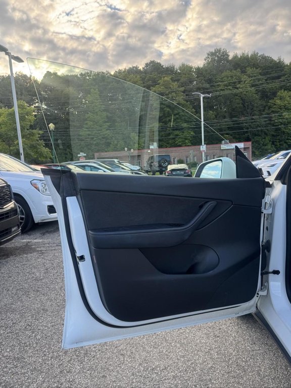2020 Tesla Model Y Long Range in Terrebonne, Quebec - 7 - w1024h768px