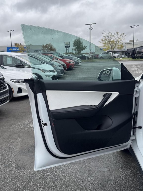 Tesla Model Y Performance AWD Intérieur Blanc 2021 à Terrebonne, Québec - 7 - w1024h768px