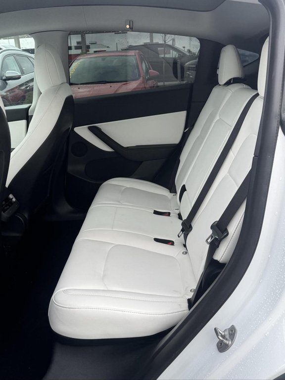 Tesla Model Y Performance AWD Intérieur Blanc 2021 à Terrebonne, Québec - 9 - w1024h768px